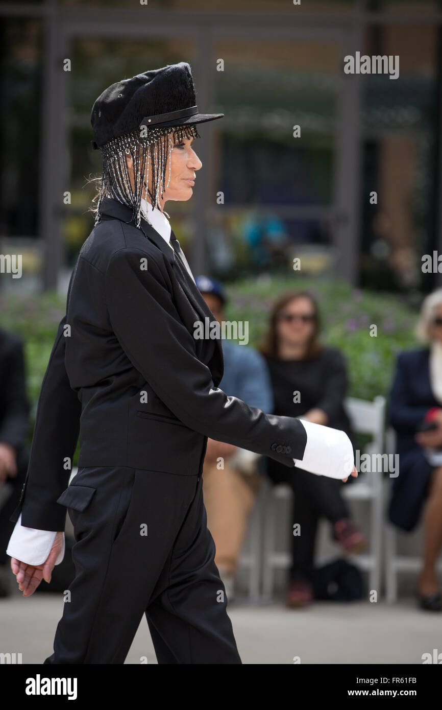 Los Angeles, Californie, USA. 20 mars, 2016. modèle 'veruschka veruschka von lehndorff' (marche) la piste en esther perbandt au Goethe-institut i Banque D'Images