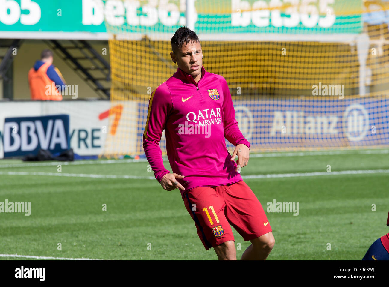 VILLARREAL, ESPAGNE - 20 mars : Neymar, Jr se réchauffe avant le match de la Liga entre Villarreal CF et le FC Barcelone au Stade El Madrigal le 20 mars 2016 à Villarreal, Espagne. Banque D'Images