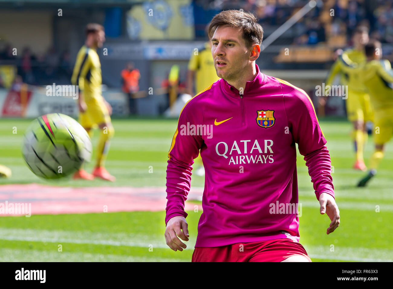 VILLARREAL, ESPAGNE - 20 mars : Leo Messi se réchauffe avant le match de la Liga entre Villarreal CF et le FC Barcelone au Stade El Madrigal le 20 mars 2016 à Villarreal, Espagne. Banque D'Images