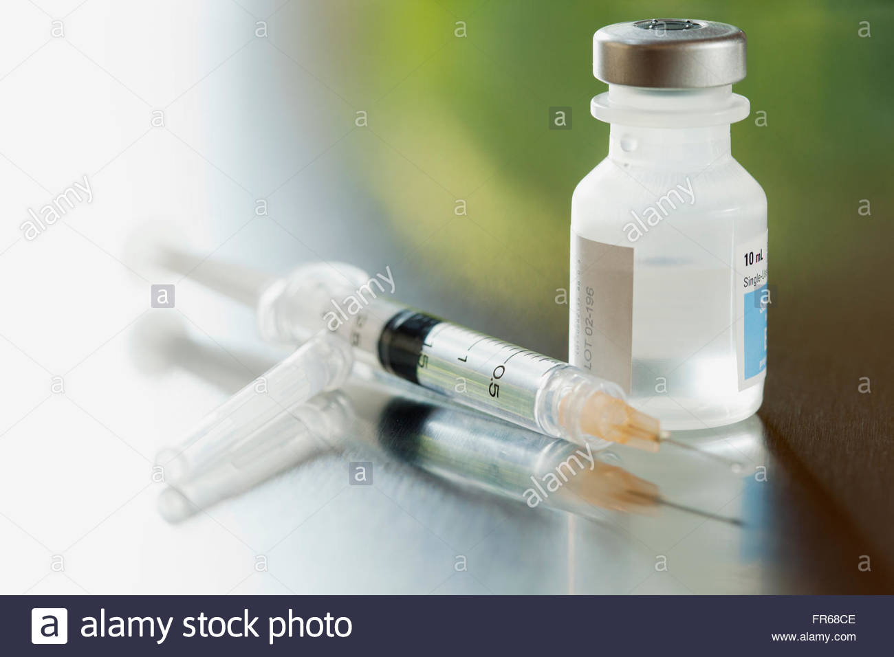 Gros plan du vaccin avec aiguille à usage unique Banque D'Images