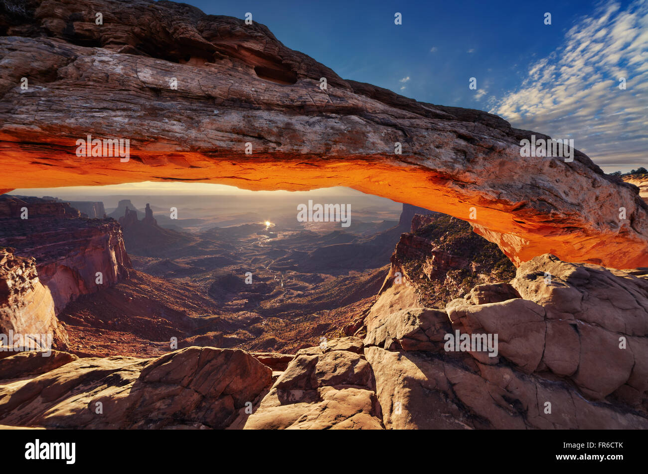 Mesa Arch au lever du soleil à Canyonlands National Park, Utah, USA Banque D'Images