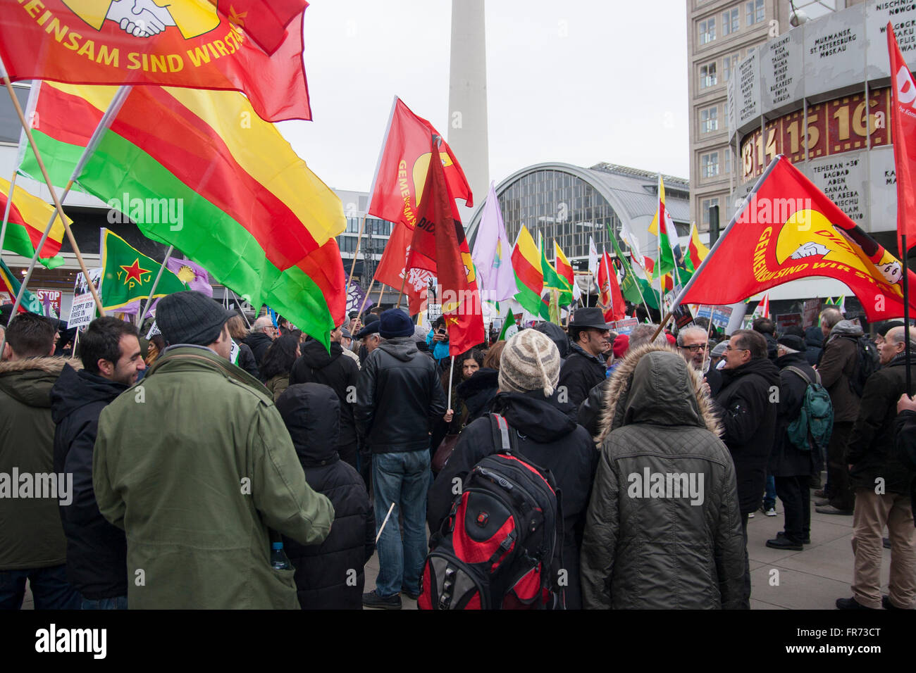 De kurdes protestant contre le gouvernement turc, exigeant la fin de la guerre au Kurdistan. Berlin, Allemagne. Banque D'Images