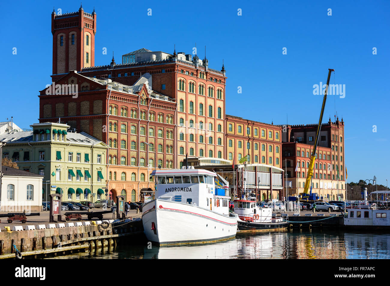 Kalmar, Suède - Mars 17, 2016 : Le bâtiment du musée du comté de Kalmar avec ciel bleu en arrière-plan. Construit en 1932 et le musée sin Banque D'Images