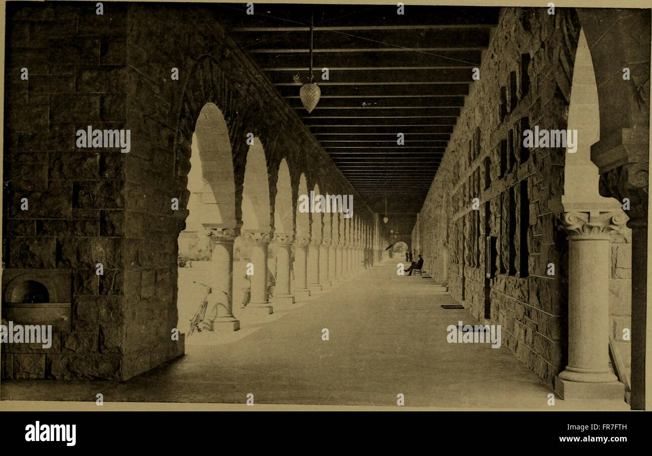 Cette collection de photos en héliogravure de 1900 met en lumière l'Université Leland Stanford Junior, capturant des images du campus, de la vie académique et des événements importants de l'université pendant cette période. Banque D'Images