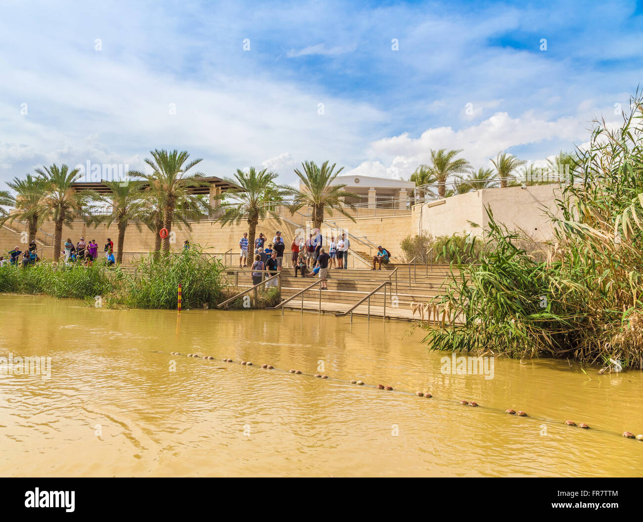 Les touristes près de Jordan River, sur le site du baptême de Jésus Banque D'Images