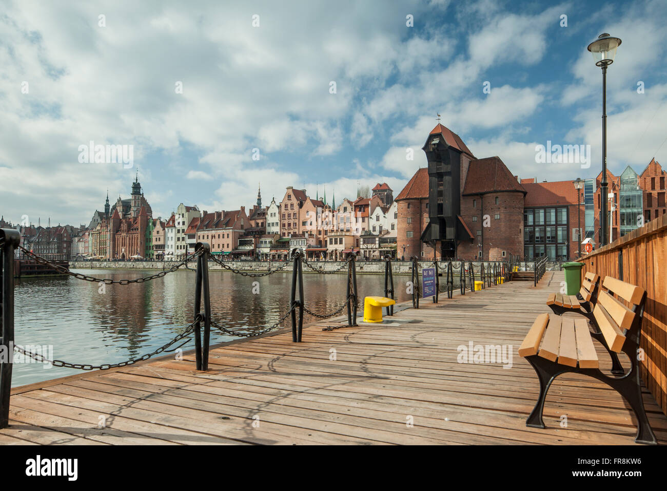 Grue du port médiéval emblématique au fleuve Motlawa à Gdansk, Pologne. Banque D'Images