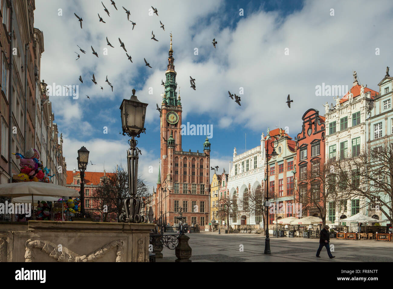 Dlugi Targ (Long Market ) dans la vieille ville de Gdansk, Pologne. Hôtel de ville historique dans l'arrière-plan. Banque D'Images