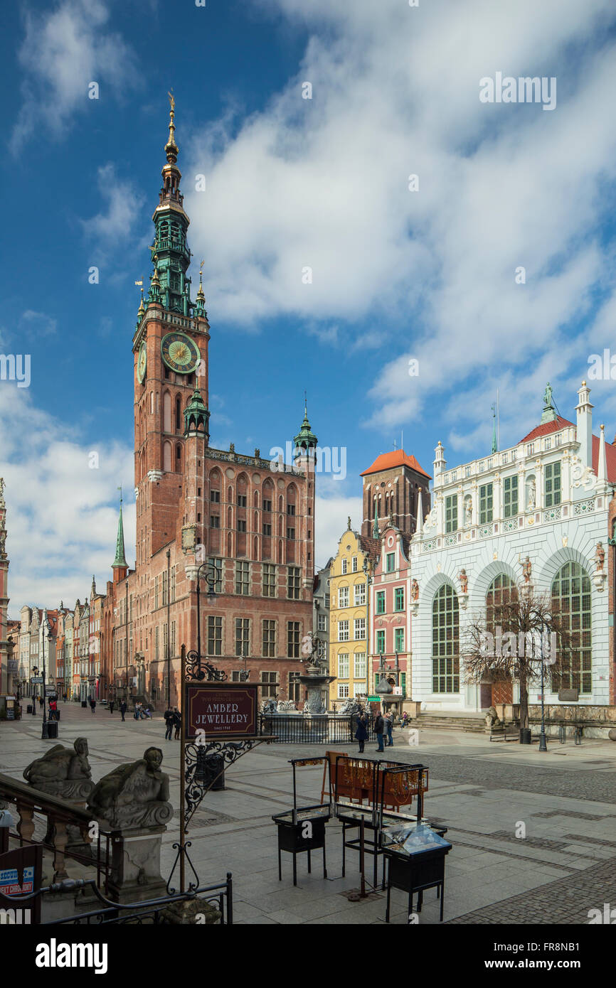 Dlugi Targ (Long Market ) dans la vieille ville de Gdansk, Pologne. Hôtel de ville historique dans l'arrière-plan. Banque D'Images