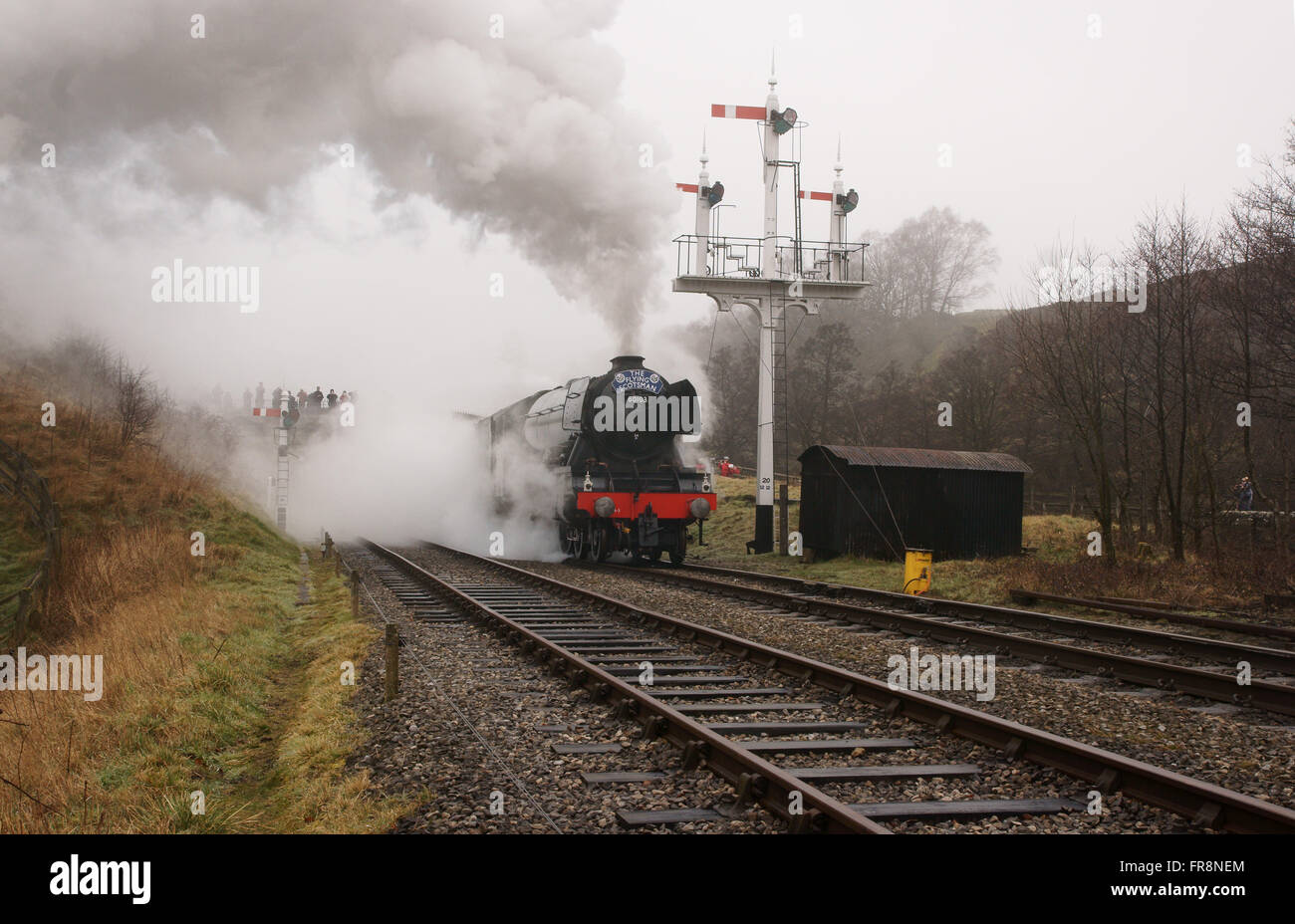 Flying Scotman laissant locomotive à vapeur en pleine station Goathland sur le patrimoine North Yorkshire Moors Railway (NYMR) Banque D'Images