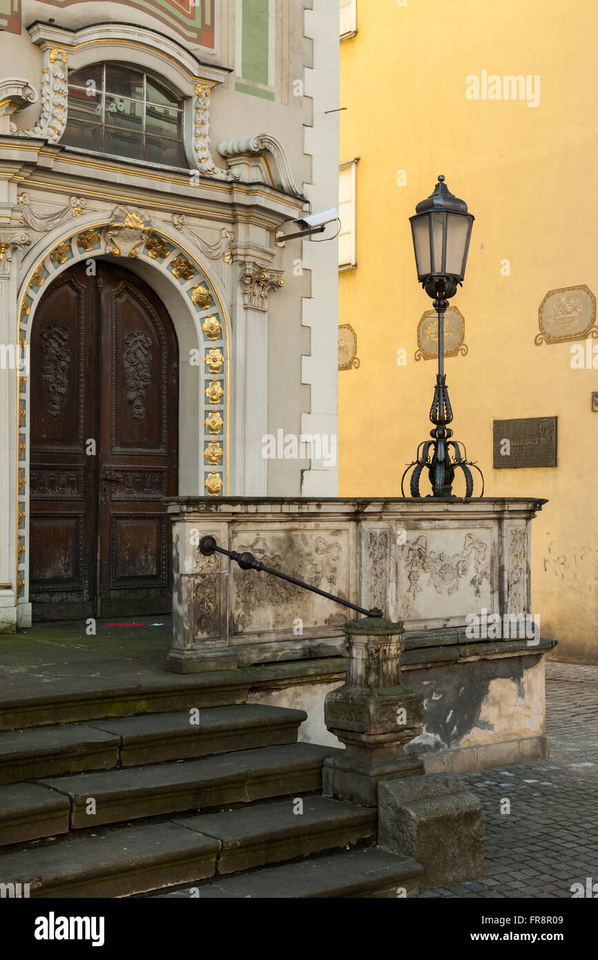 Porte décorative dans la vieille ville de Gdansk, Pologne. Banque D'Images