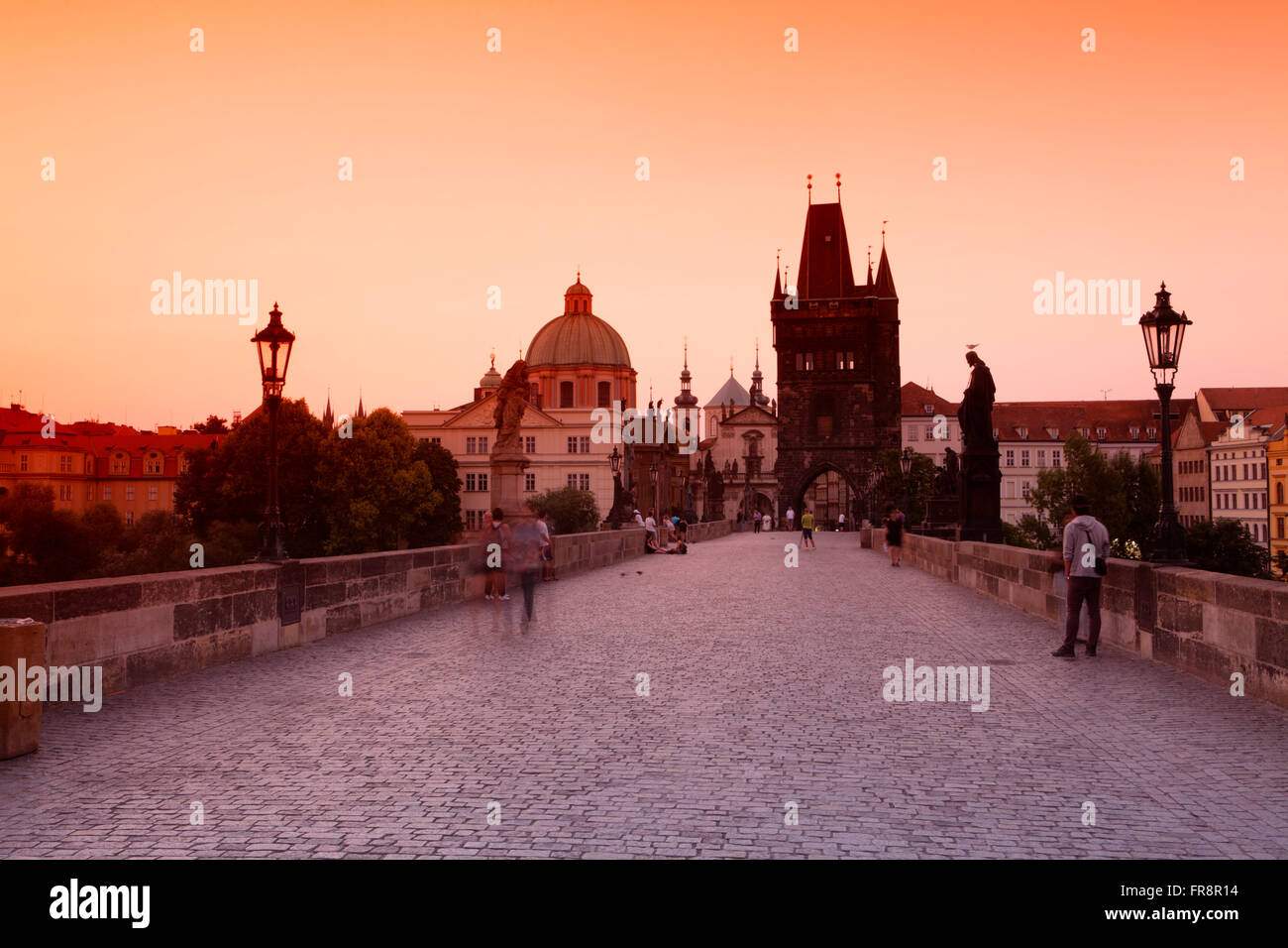 Au coucher du soleil le pont Charles, Prague, République Tchèque Banque D'Images