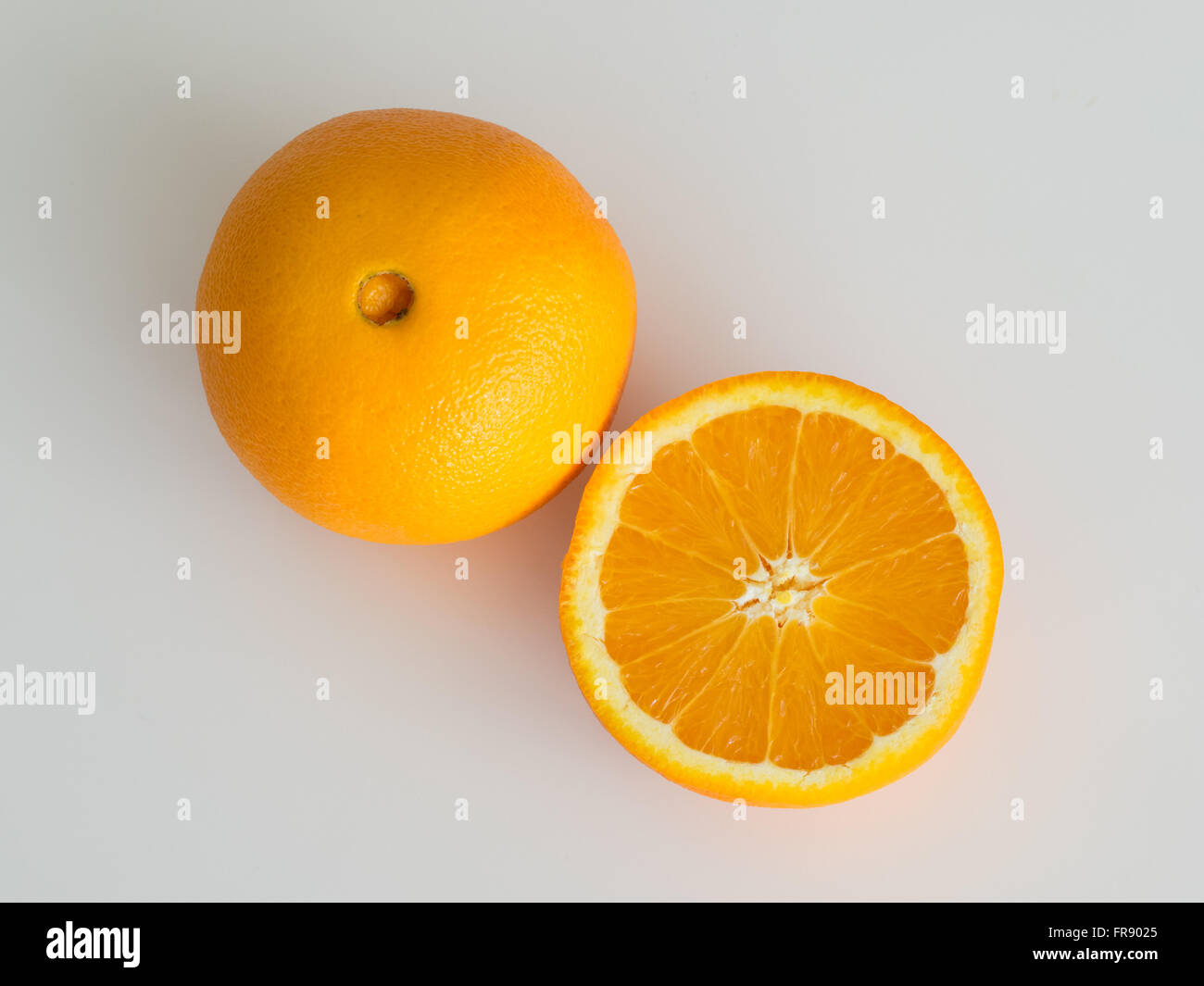 Une orange navel. (Miam !) Banque D'Images Une orange navel. (Miam !) Banque D'Images