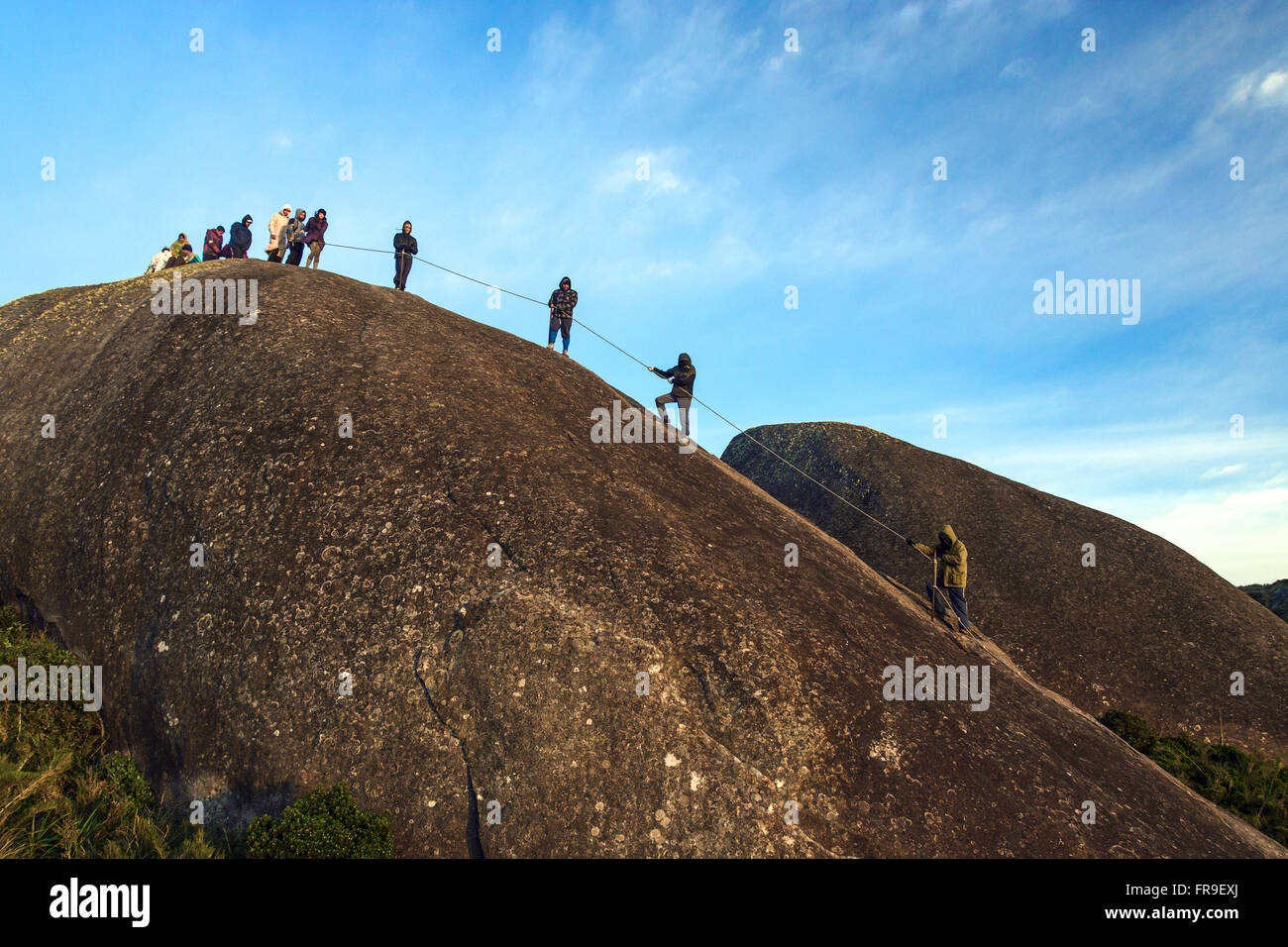 Groupe d'alpinistes grimper sur un rocher dans le Parc National de la Sierra d'organes Banque D'Images