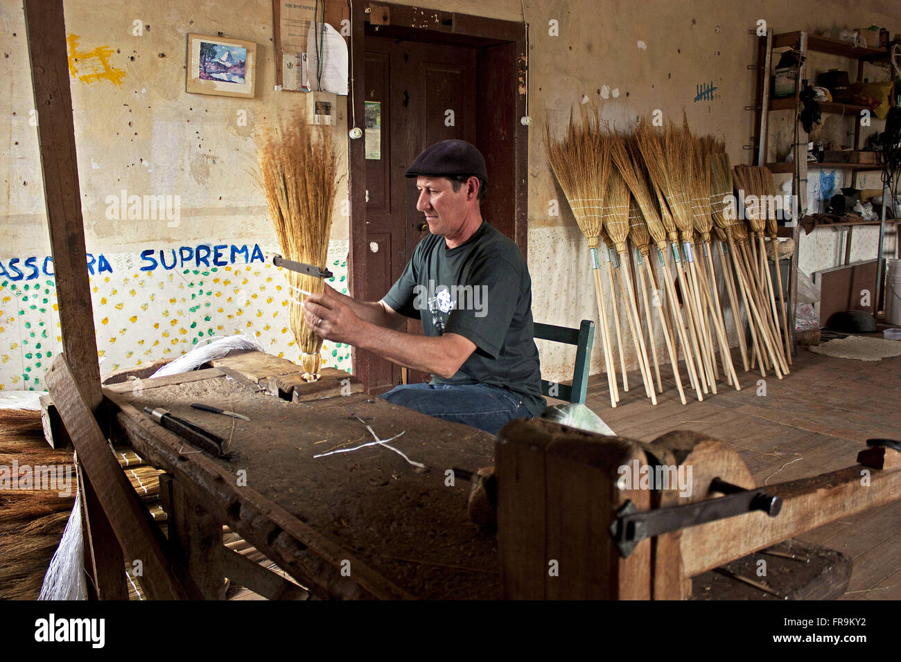 La production artisanale de manches dans le village de Vila Nova Cruz - centre-ville Banque D'Images