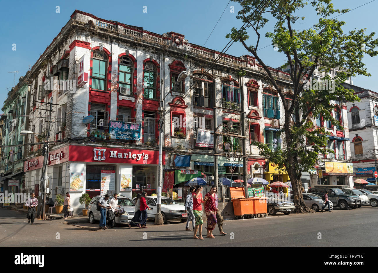 Bâtiment de l'époque coloniale au centre-ville de Yangon (Rangoon), la Birmanie (Myanmar) Banque D'Images