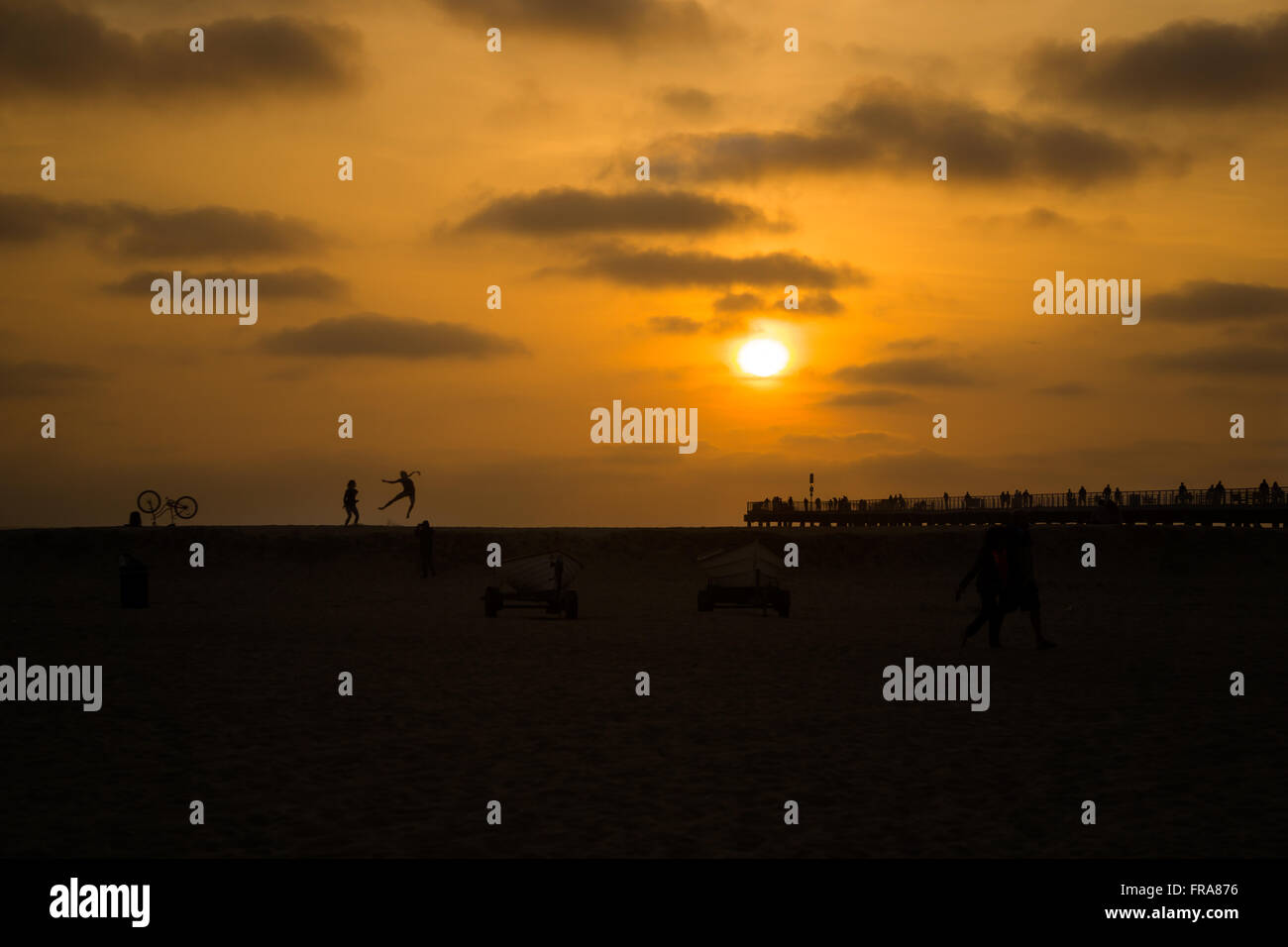 Coucher du soleil à Hermosa Beach, CA. Banque D'Images