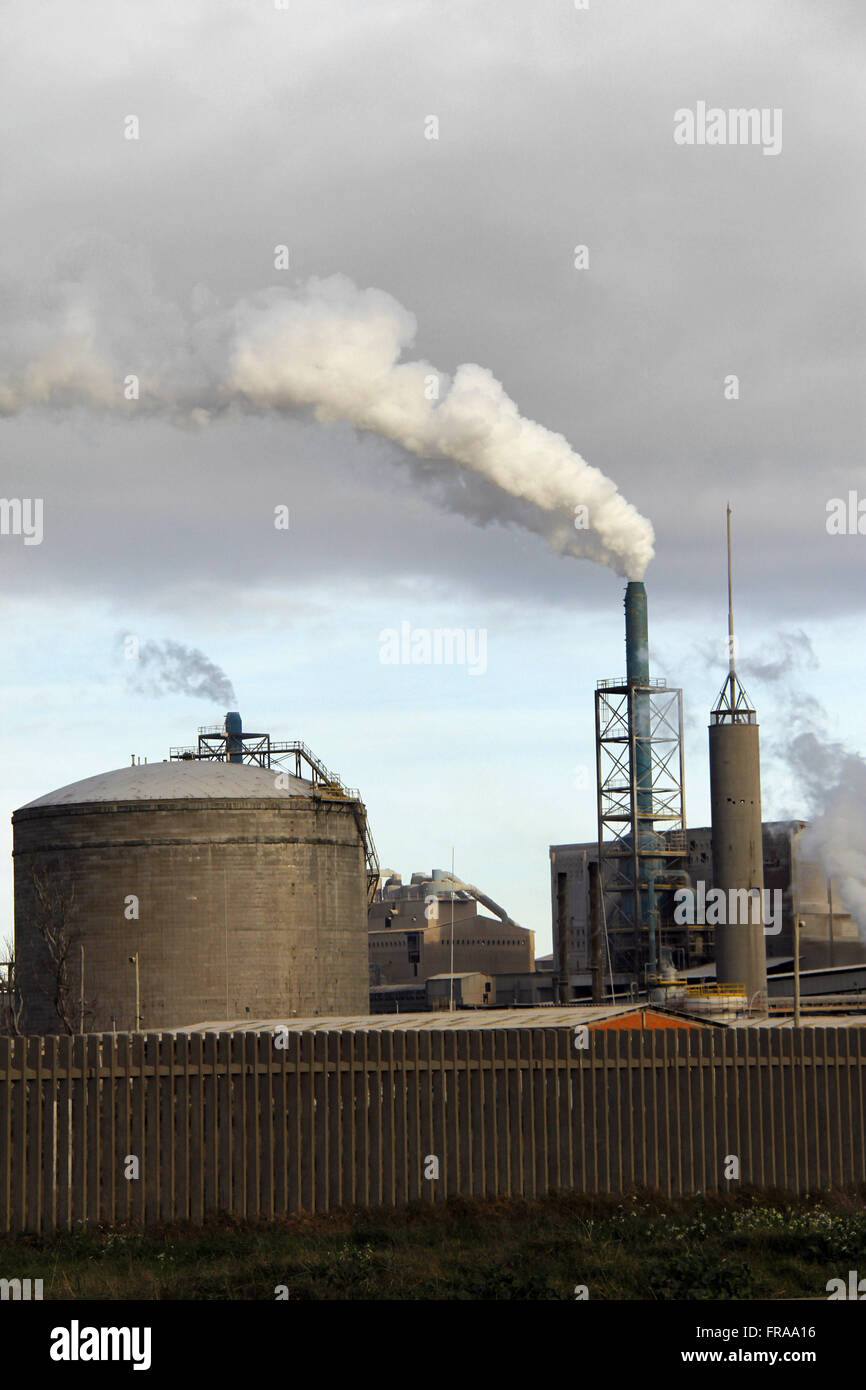 La pollution atmosphérique causée par les industries chimiques à Rio Grande Banque D'Images