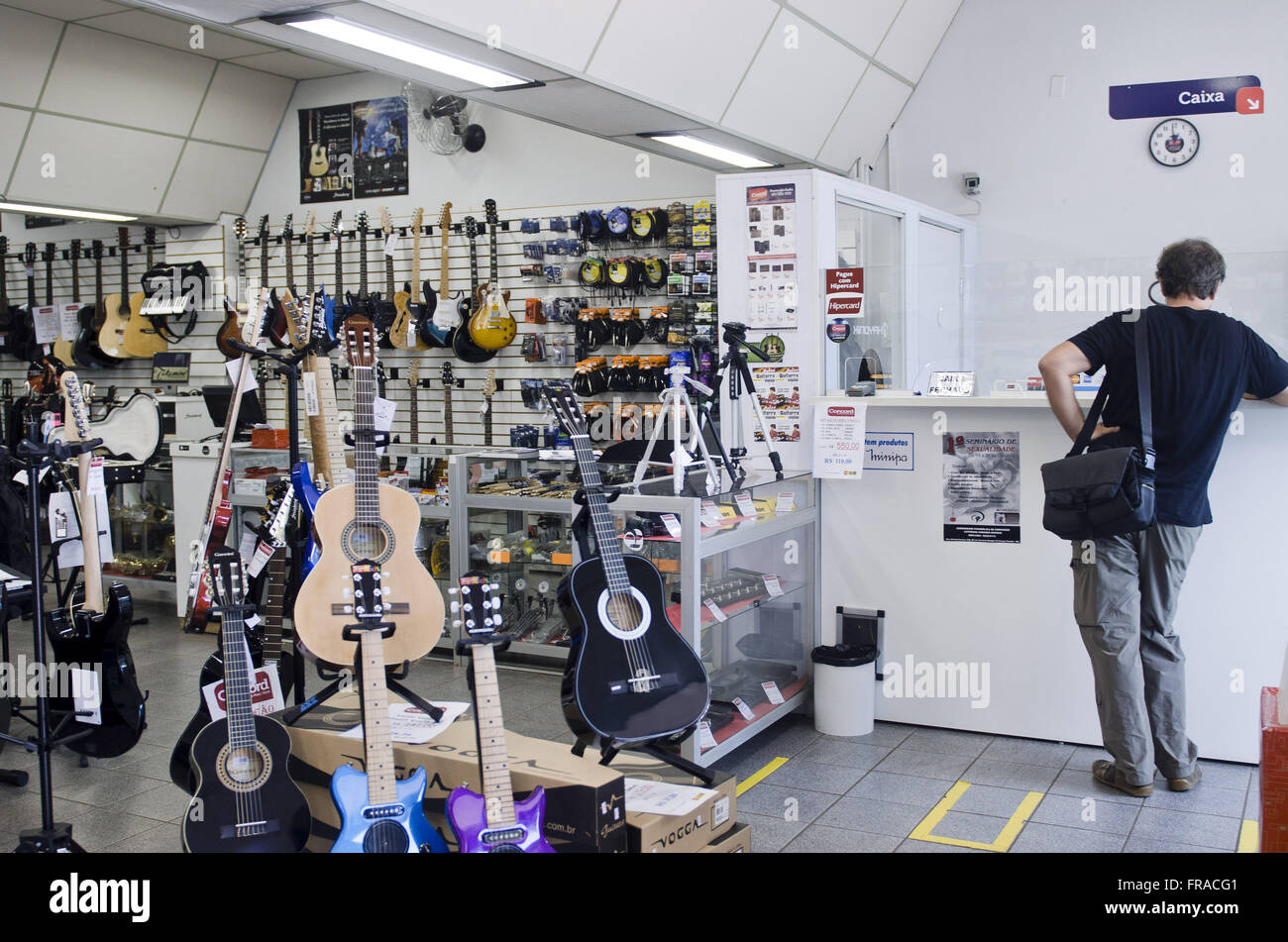 Musique shop articles dans rue commerçante du centre-ville Banque D'Images