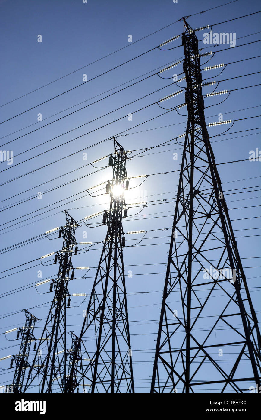 Pour le transport de l'électricité des tours dans le quartier nord - Madureira Banque D'Images