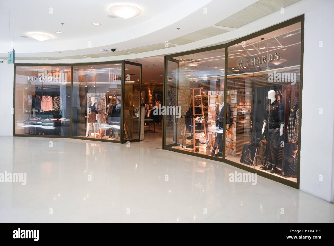 Magasins dans shopping mall à Leblon Banque D'Images