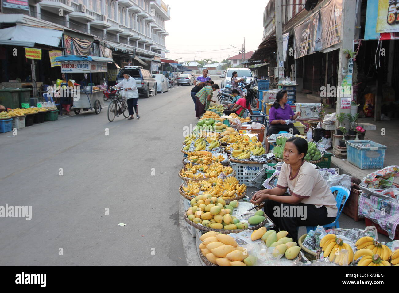 La rue du marché, Sukhothai, Thaïlande Banque D'Images