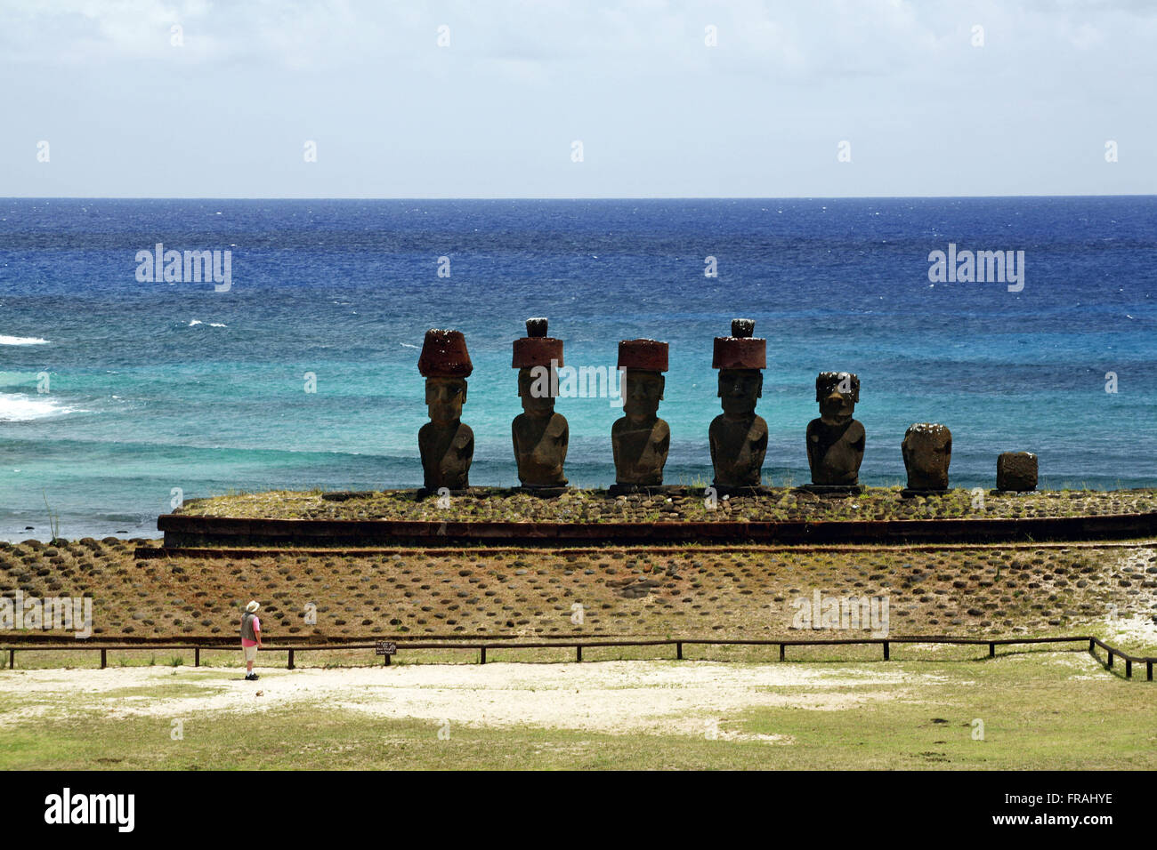 Sept Moai Ahu Nau Nau à Anakena Beach - Île de Pâques Banque D'Images