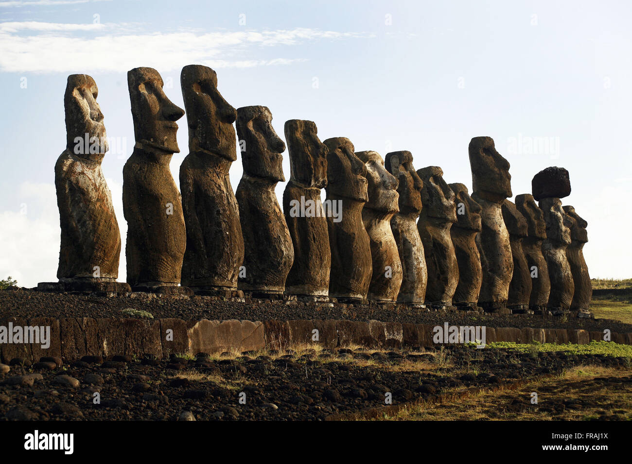 Ahu Tongariki - 15 moai sur l'île de Pâques Banque D'Images