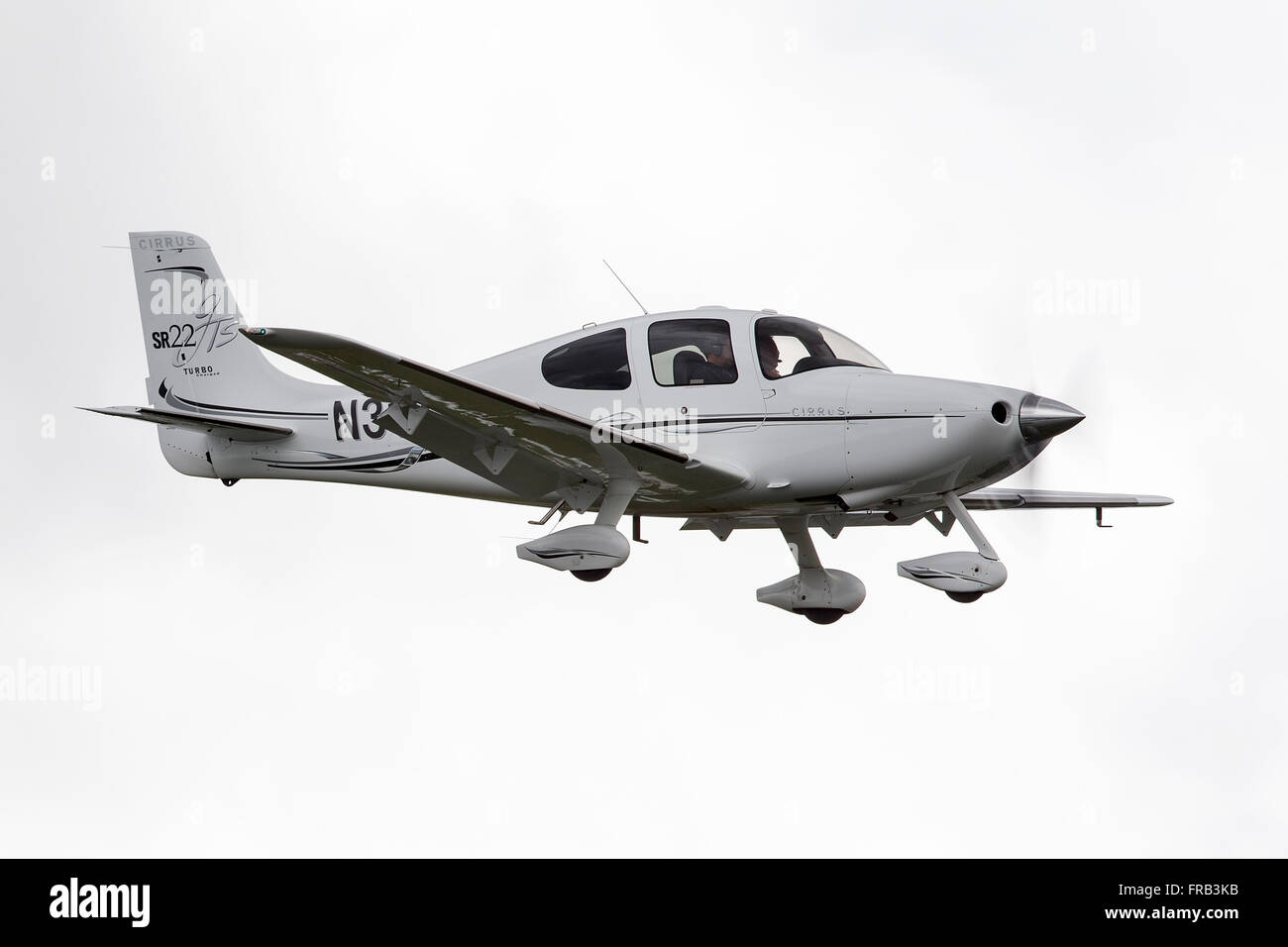Cirrus SR22 Turbo (immatriculé N310TN) l'atterrissage à l'aéroport de Palo Alto (KPAO), Palo Alto, Californie, États-Unis d'Amérique Banque D'Images