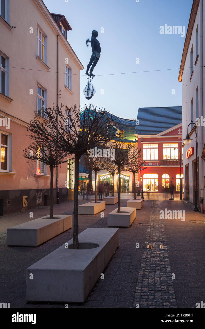 Soirée sur la rue Jozef Bem à Sopot, Pologne. Banque D'Images