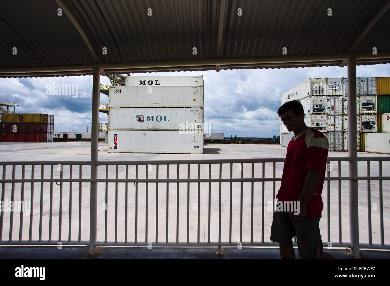 Sur les conteneurs de stockage terminal ferroviaire et le transport de marchandises de la région Banque D'Images