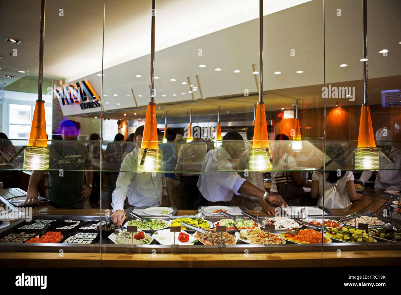 Restaurant self-service dans l'aire de restauration d'un centre commercial - quartier Botafogo Banque D'Images