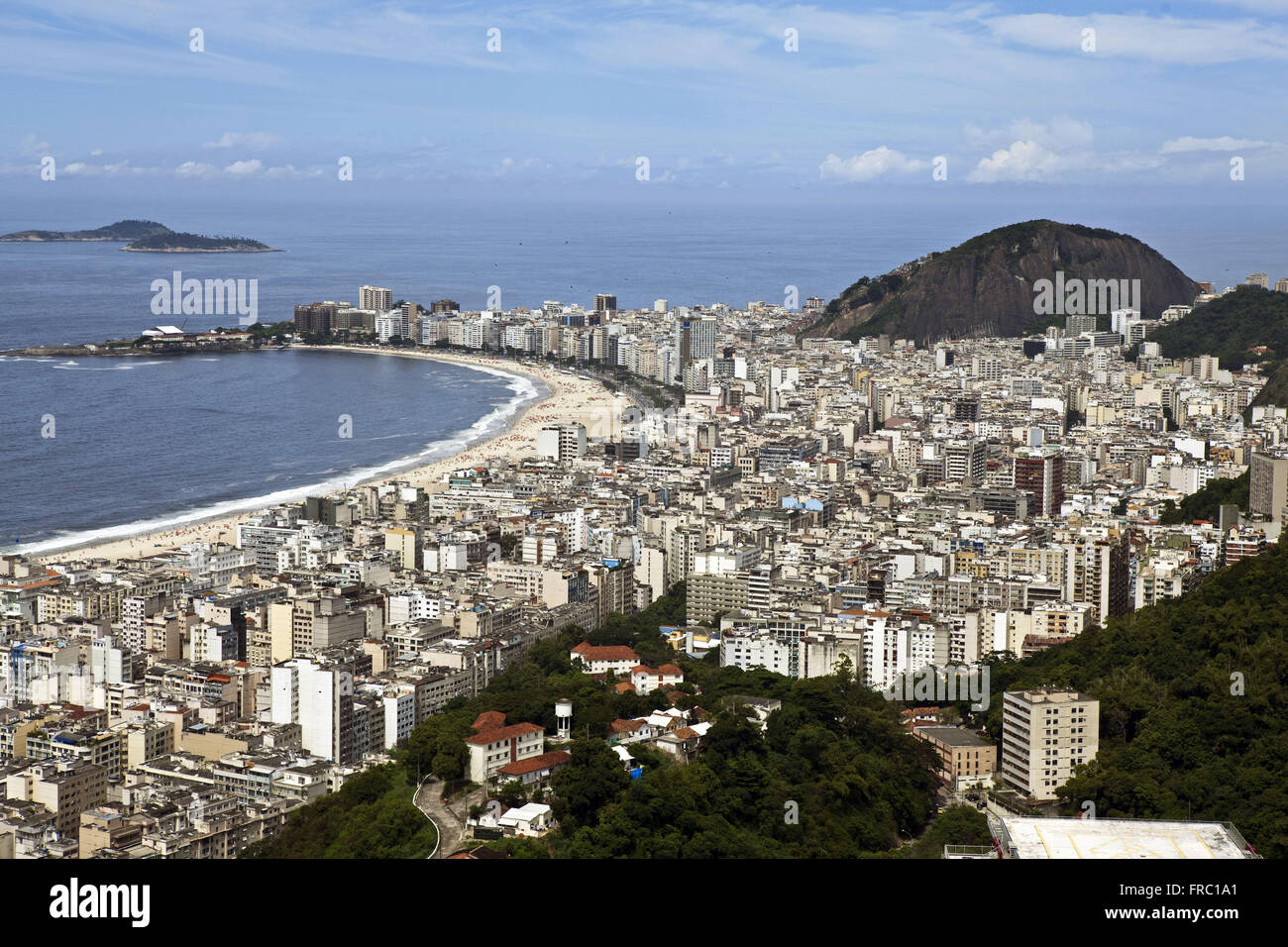 Vue aérienne du quartier et de la plage de Copacabana dans le sud de la ville de Rio de Janeiro Banque D'Images