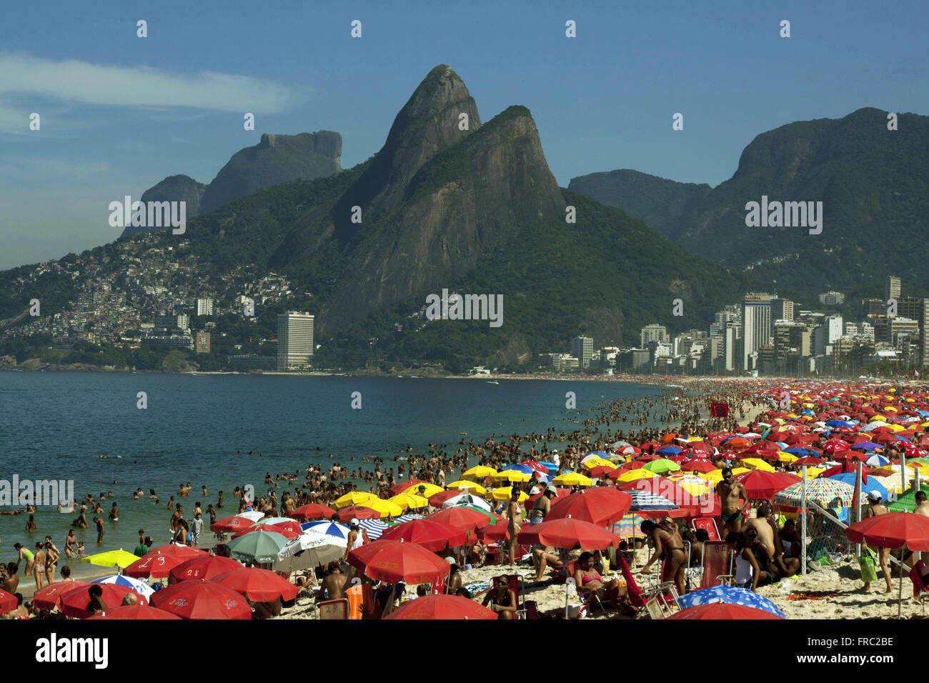 Baigneurs à la plage d'Ipanema - frères Hill et la Gávea Accessoire Banque D'Images
