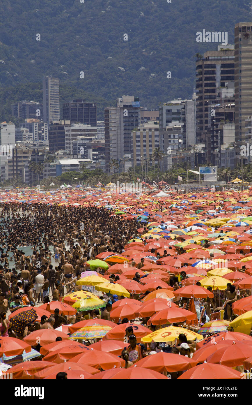 Baigneurs à la plage d'Ipanema, dans le sud de ville Banque D'Images