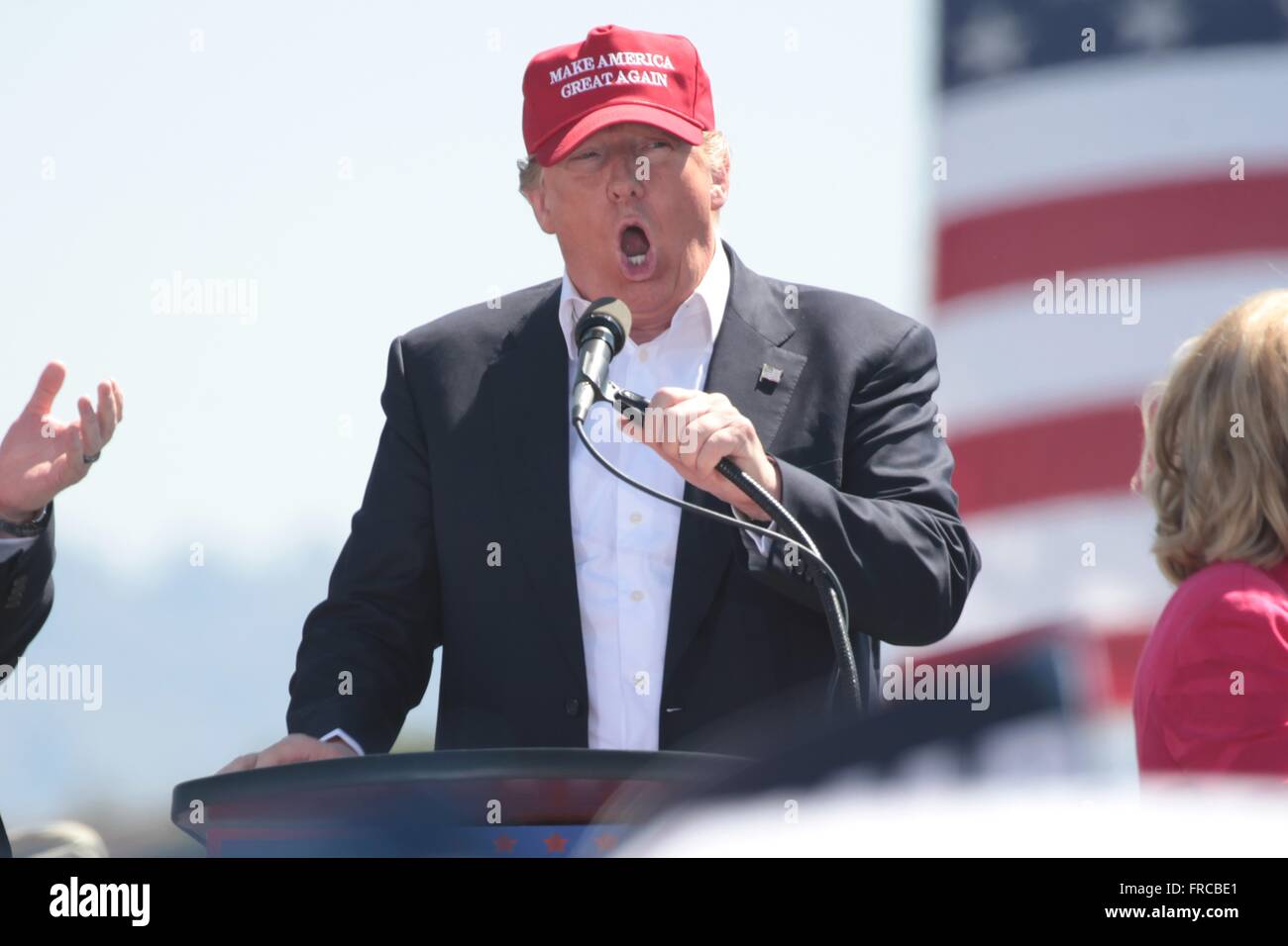 Le candidat républicain milliardaire Donald Trump parlant aux partisans lors d'un rassemblement électoral à Fountain Park le 19 mars 2016 à Fountain Hills, Arizona. Banque D'Images