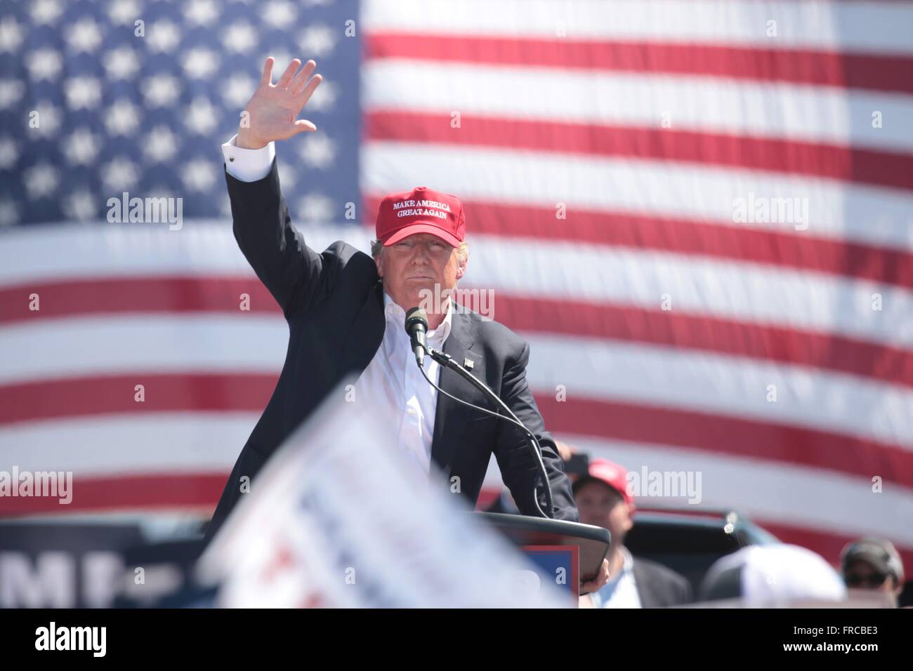 Le candidat républicain milliardaire Donald Trump parlant aux partisans lors d'un rassemblement électoral à Fountain Park le 19 mars 2016 à Fountain Hills, Arizona. Banque D'Images