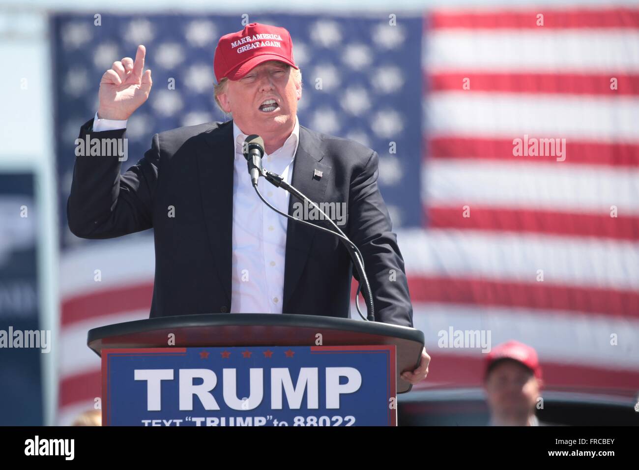 Le candidat républicain milliardaire Donald Trump parlant aux partisans lors d'un rassemblement électoral à Fountain Park le 19 mars 2016 à Fountain Hills, Arizona. Banque D'Images