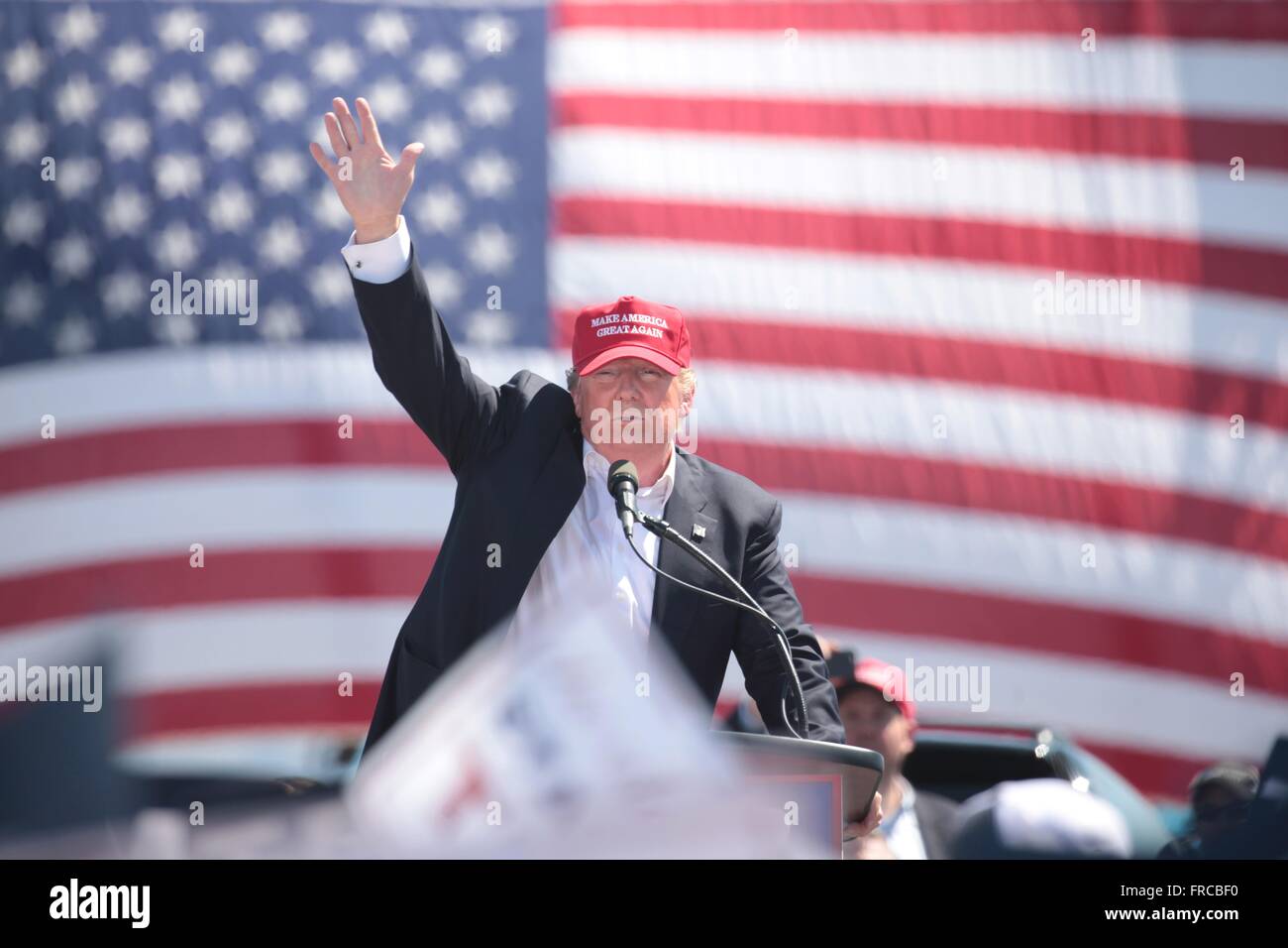 Le candidat républicain milliardaire Donald Trump parlant aux partisans lors d'un rassemblement électoral à Fountain Park le 19 mars 2016 à Fountain Hills, Arizona. Banque D'Images