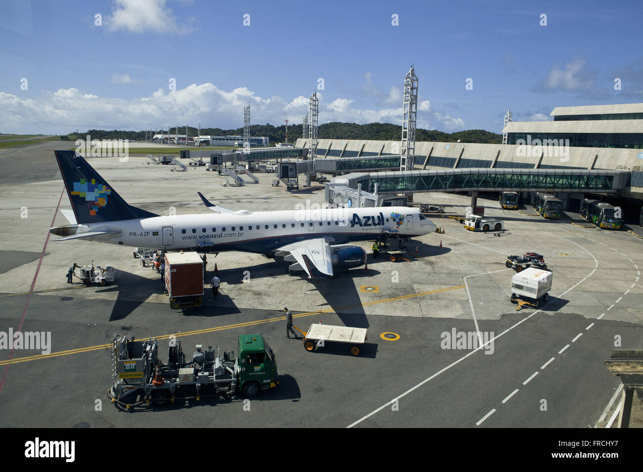 Avion sur la piste de l'aéroport international de Salvador - M. Luis Eduardo Magalhaes Banque D'Images