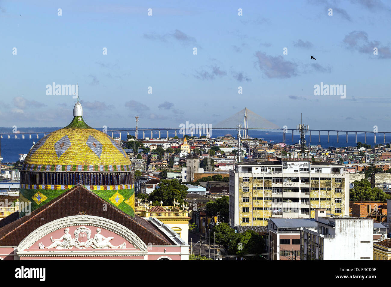 Vista de Cima da Cidade e da Teatro Amazonas localizado cúpula do no largo São Sebastião Banque D'Images