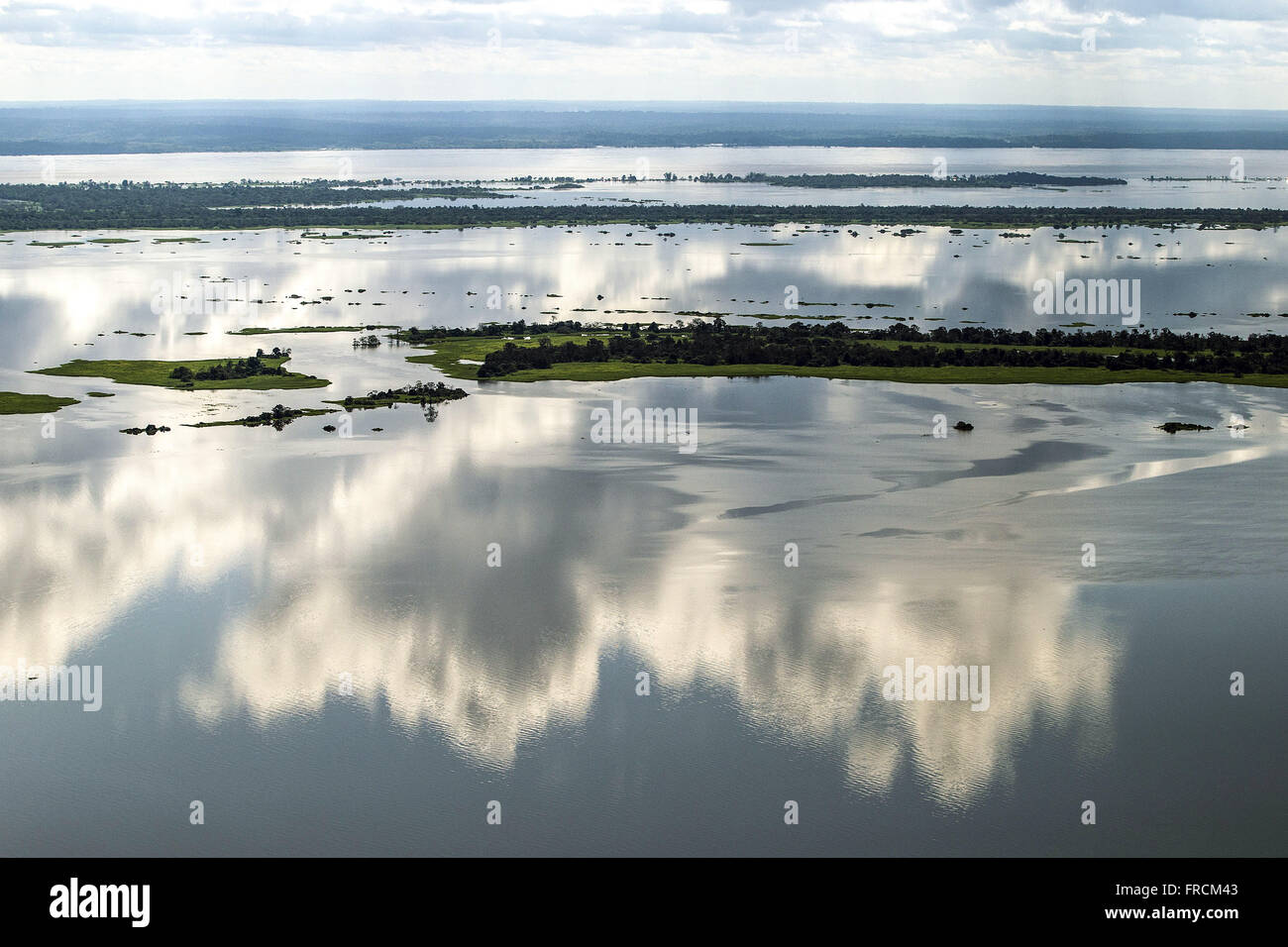 Vista aérea do Rio Amazonas durante un cheia do Rio Banque D'Images