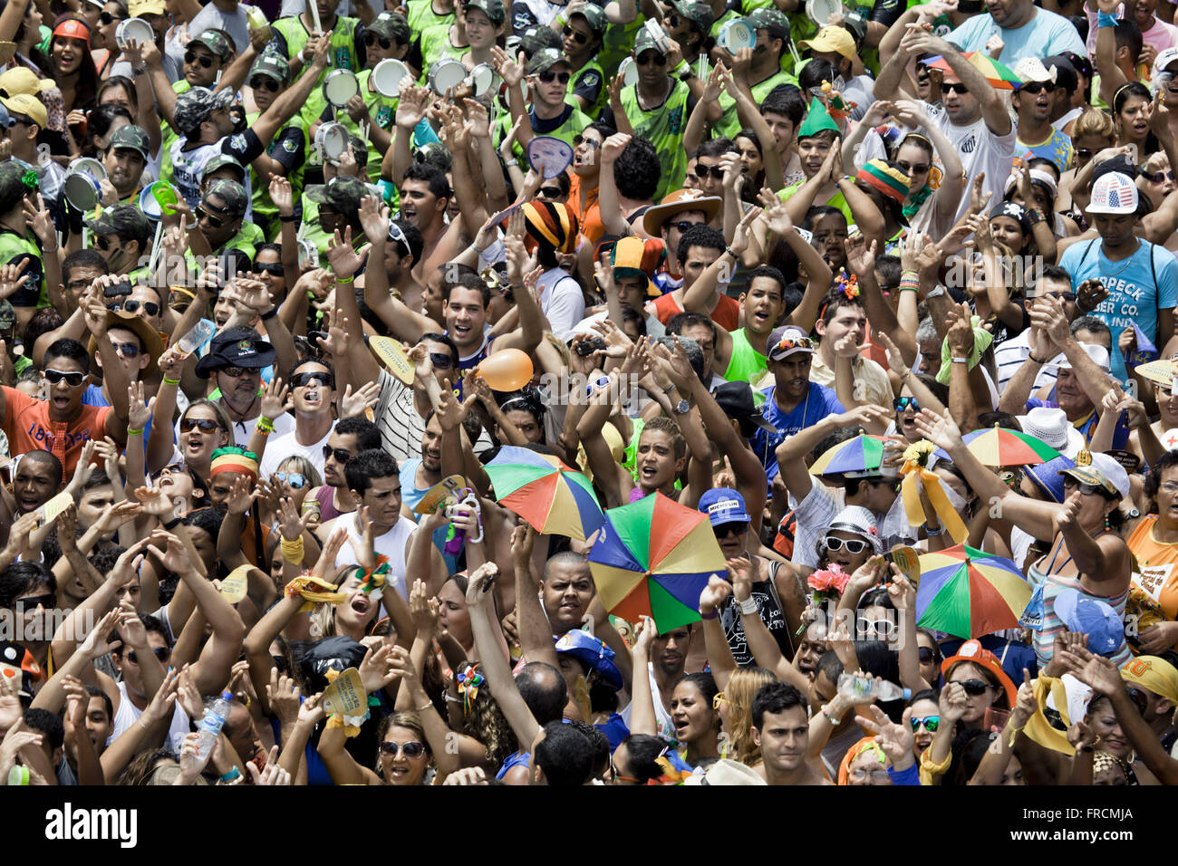 Défilé dans Patusco fêtards bloc le carnaval de rue à Praca Monseigneur Fabricio Banque D'Images