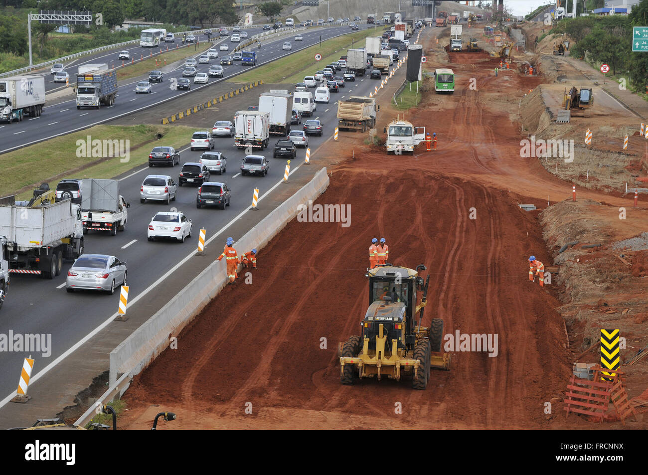 Les embouteillages et les travaux routiers en SP Dom Pedro I-065 Banque D'Images