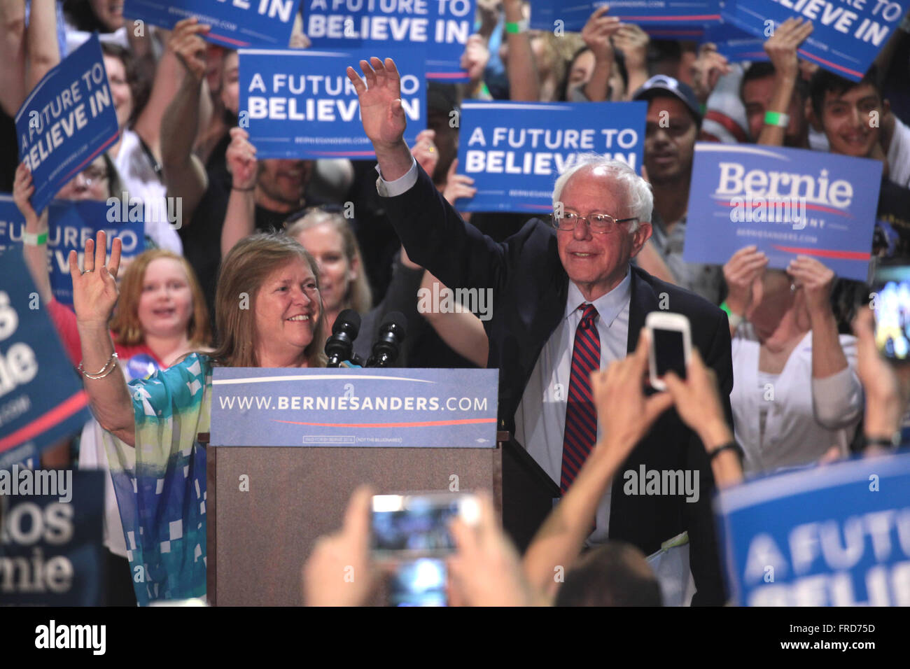 Le sénateur américain et le candidat démocrate Bernie Sanders parle aux partisans lors d'un rassemblement électoral à l'Arizona State Fairgrounds, 19 mars 2016 à Phoenix, Arizona. Banque D'Images