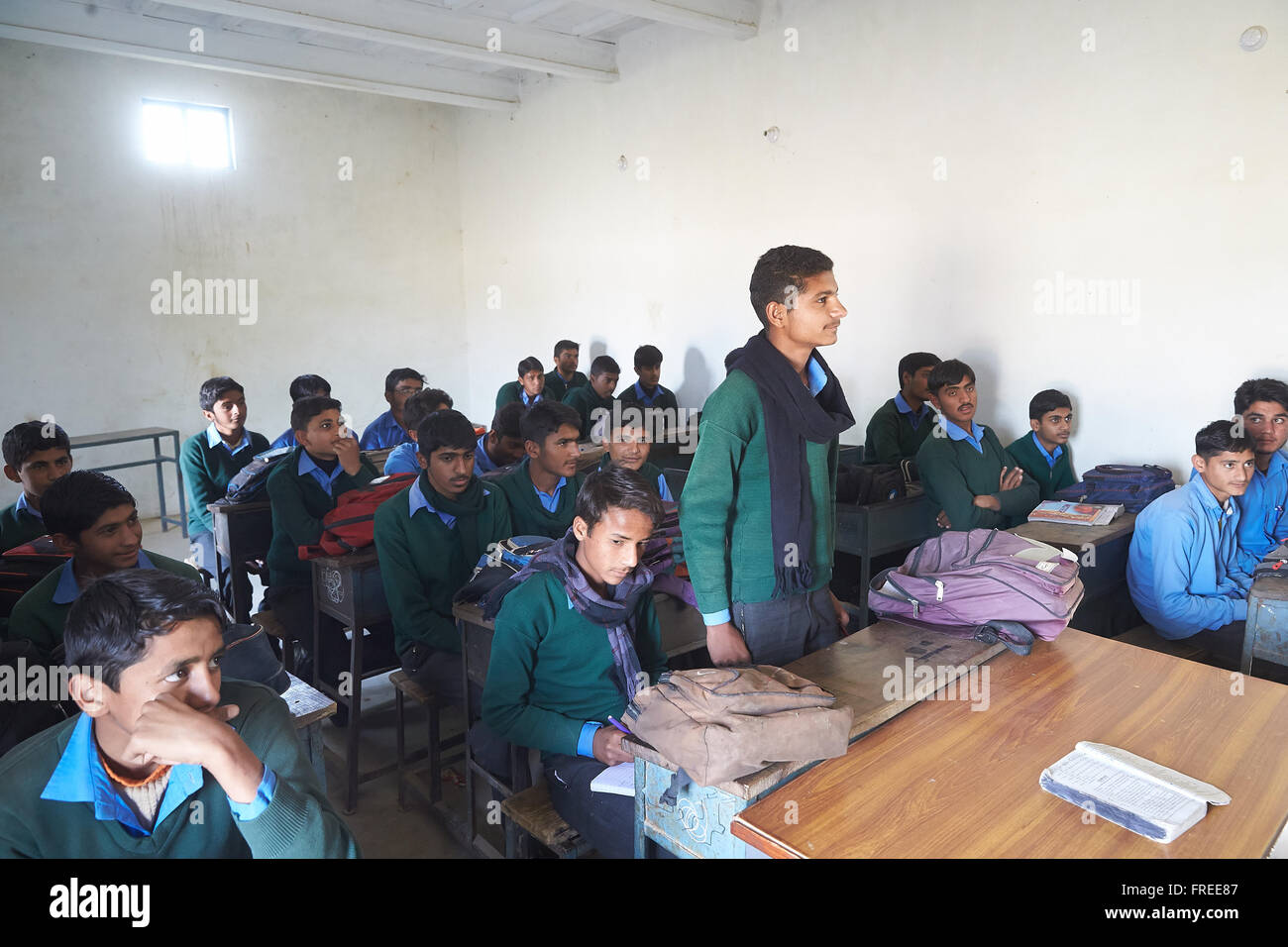 Classe dans l'école secondaire, Mahey, Pakistan Banque D'Images