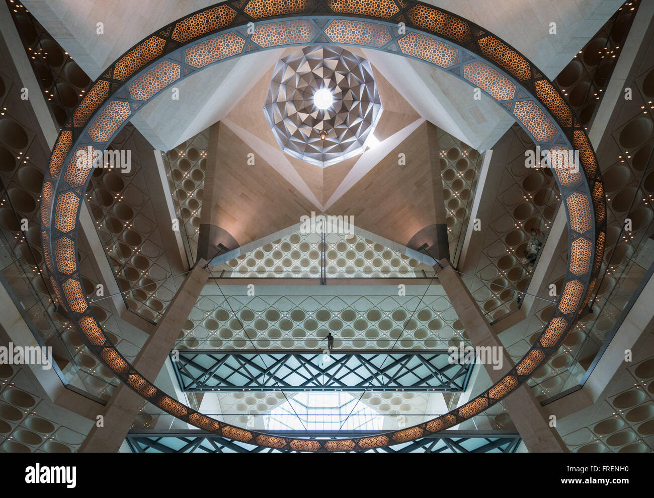 Vue de l'intérieur de musée d'Art islamique de Doha au Qatar Banque D'Images