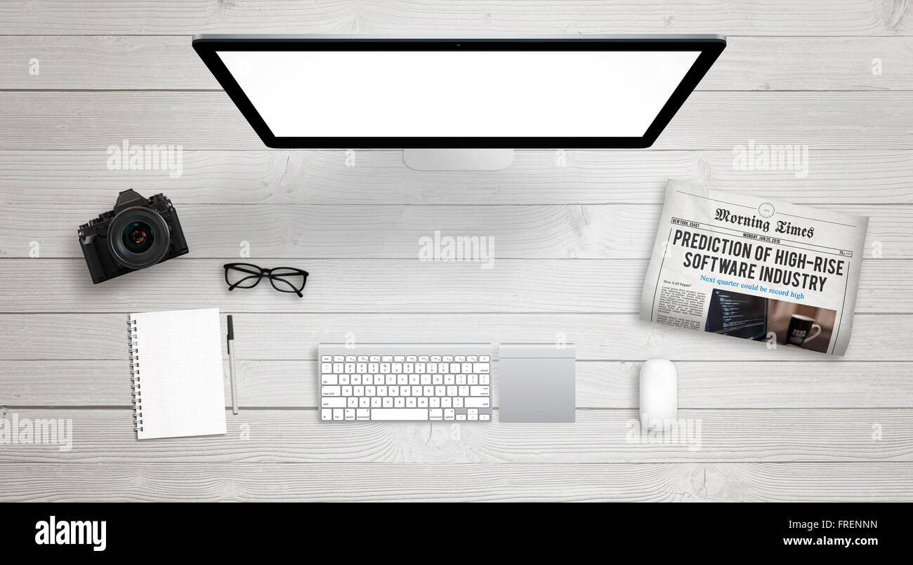 Affichage de l'ordinateur isolé sur maquette de bureau avec clavier, souris, journal, café, ordinateur portable, appareil photo, lunettes, crayon. Banque D'Images