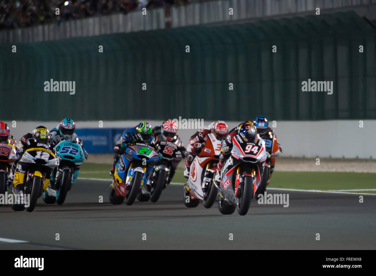 Le Circuit International de Losail, au Qatar. Le 20 mars 2016. Jonas FOLGER menant la moto 2 course à la Commercial Bank o Grand Prix Banque D'Images