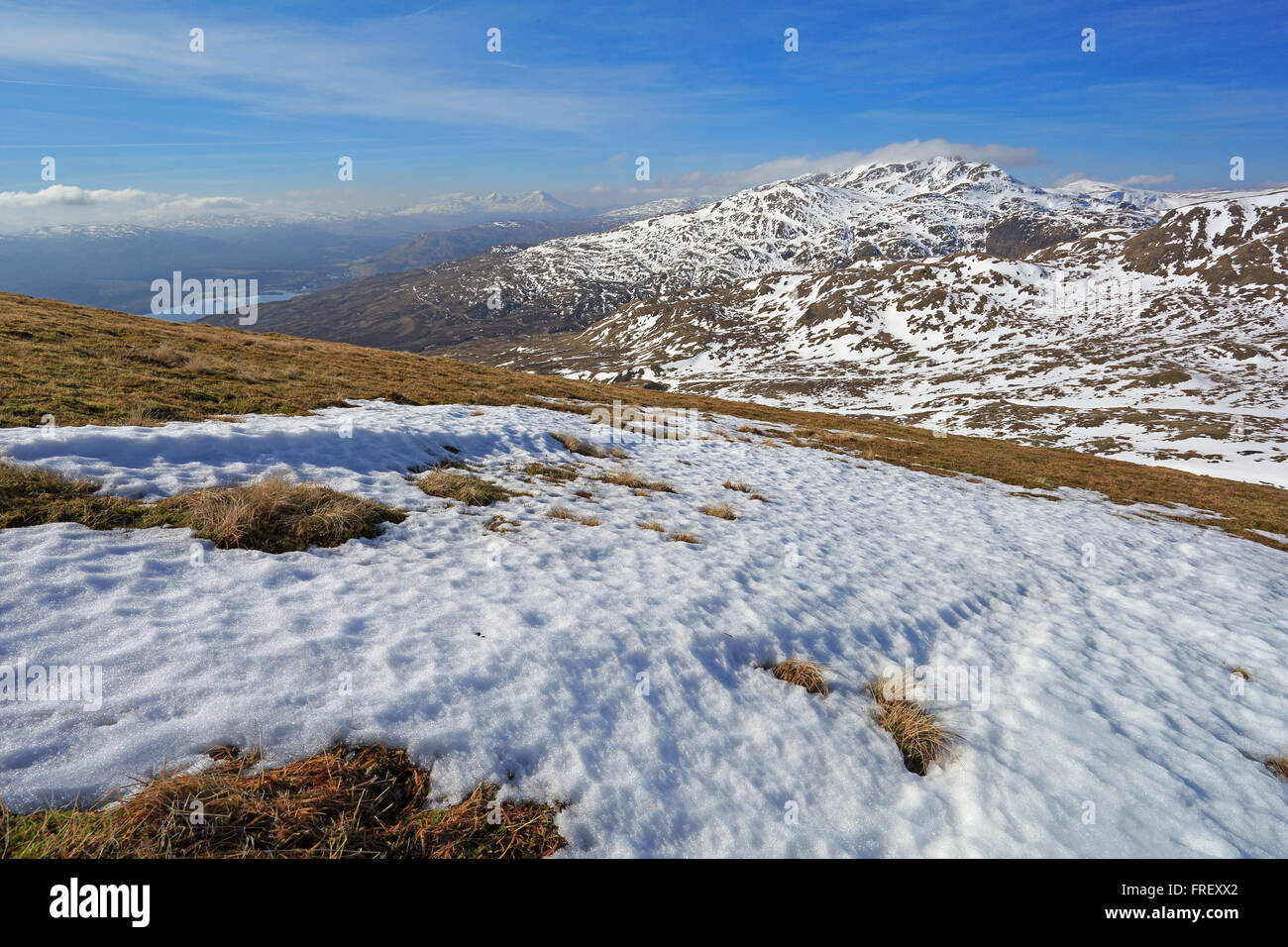 Vue de Ben Lawers dans l'hiver à l'ouest sur le Loch Tay Banque D'Images