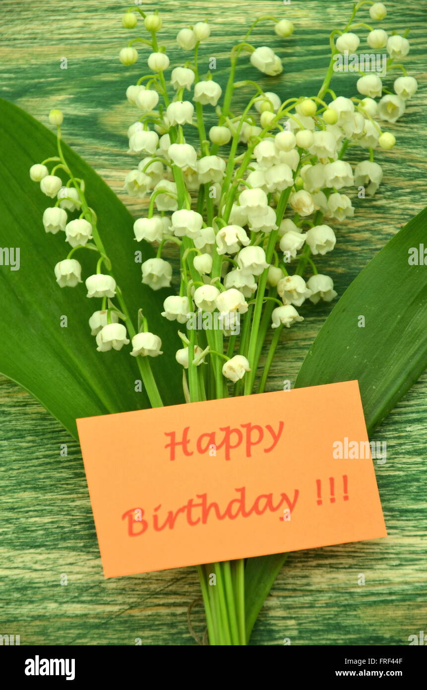 Joyeux Anniversaire Et Bouquet De Lys Frais Delicat De La Vallee Photo Stock Alamy